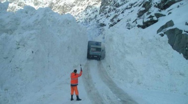 КЧС: на горных дорогах страны сохраняется высокая степень опасности схода лавин