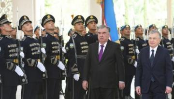 Церемония официальной встречи Президента Таджикистана в Узбекистане
