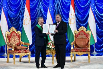Церемония вручения государственной награды Республики Таджикистан Ордена “Зарринтодж” I степени Президенту Республики Узбекистан Шавкату Мирзиёеву