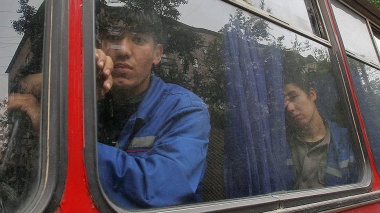 Около 70 таджикских мигрантов, застрявших по пути в Москву, доставлены до места назначения