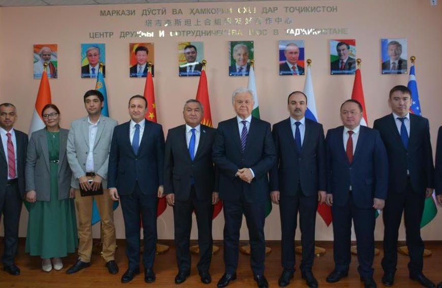 Таджикистан и Казахстан провели круглый стол в честь 30-летия дипотношений