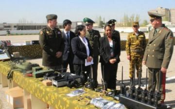 Посольство США передало погранвойскам Таджикистана рации, грузовые машины и запчасти