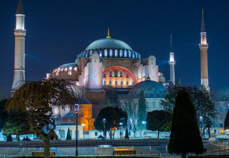 США и Европа осудили решение Турции изменить статус собора Святой Софии