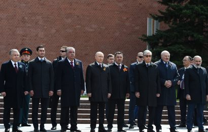 Лидеры стран СНГ приняли участие в Параде Победы и возложили цветы к Могиле Неизвестного Солдата в Москве
