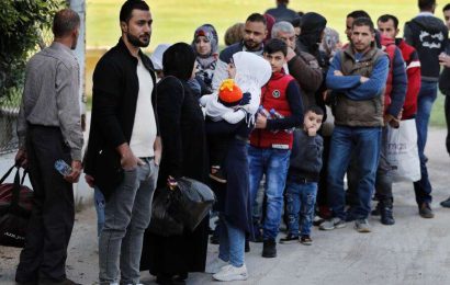Сотни сирийских беженцев в Ливане бежали из своего лагеря после поджога