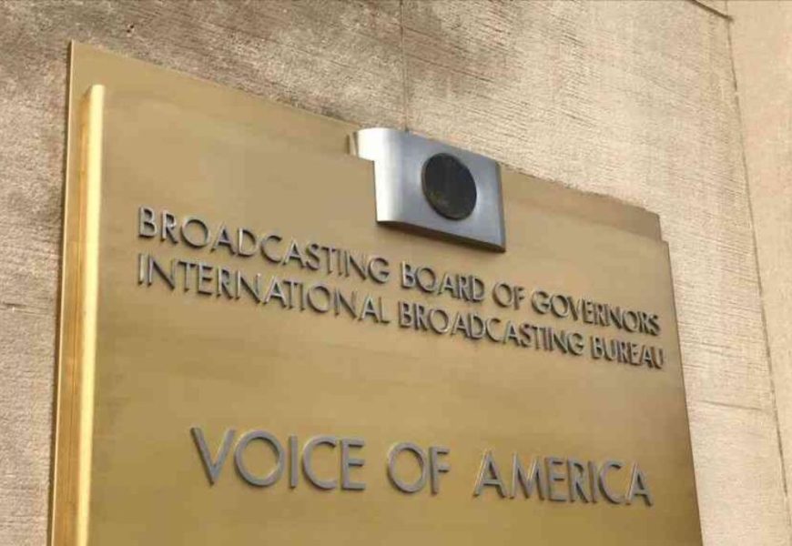 USAGM проверяет визы иностранных журналистов «Голоса Америки»