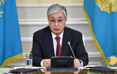 Токаев обратился за помощью к ОДКБ и сообщил, что Минобороны «ведет бой с террористическими бандами под Алматы»