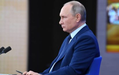 Путин заявил, что пока не решил, будет ли вновь баллотироваться в президенты