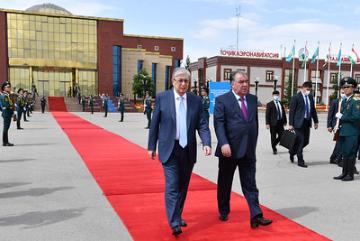 Проводы Президента Республики Казахстан Касым-Жомарта Токаева в Международном аэропорту Душанбе