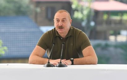Баку потребовал от Карабаха сдаться и пригрозил провести “любую операцию”
