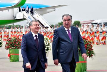 Встреча Президента Республики Узбекистан Шавката Мирзиёева в Международном аэропорту Худжанда