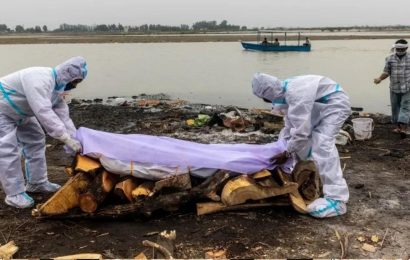 В Ганге обнаружили десятки тел жертв COVID-19