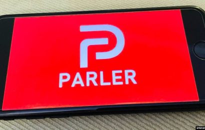 Сайт Parler вновь появился в сети