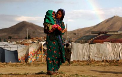 Байден выделит 100 миллионов долларов на помощь беженцам из Афганистана