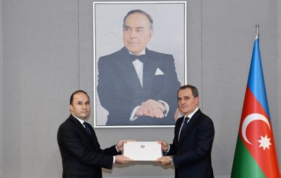 Посол Таджикистана в Азербайджане вручил свои верительные грамоты