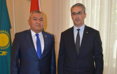 Посол Казахстана в Таджикистане встретился с вновь назначенным Послом Туркменистана