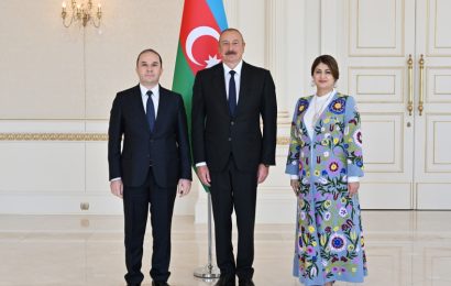 Президент Азербайджана Ильхам Алиев принял верительные грамоты новоназначенного посла Таджикистана(видео)