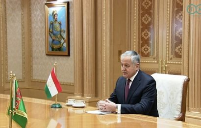 Президент Туркменистана встретился с министром иностранных дел Таджикистана