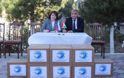 Школы Таджикистана получили новые учебники