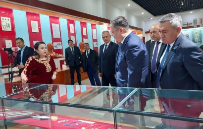Мурат Нуртлеу посетил Национальный музей Таджикистана