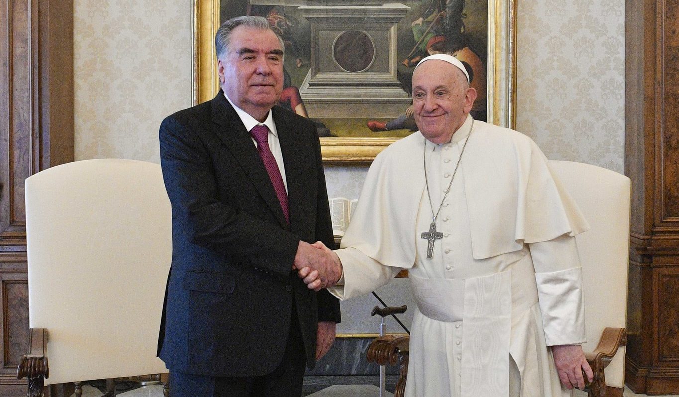Президент Республики Таджикистан встретился с Папой Римским