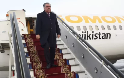 Президент Таджикистана: Участие в торжественных мероприятиях, посвященных годовщине Победы