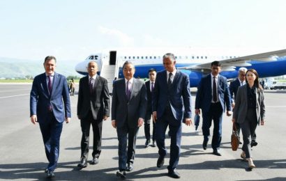 Министр иностранных дел Китая Ван И прибыл в Таджикистан