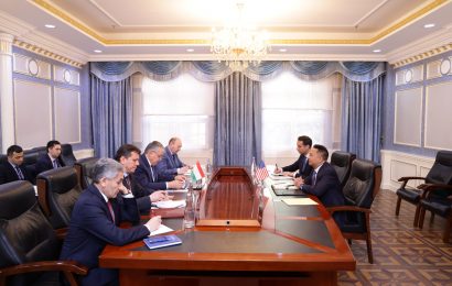Министр иностранных дел Таджикистана встретился с Послом США 