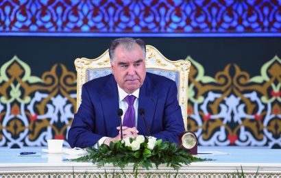 Президент Таджикистана выразил недовольство учеными из-за их неэффективности