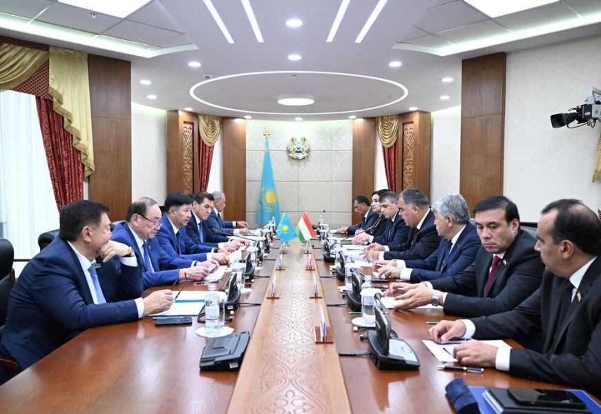 Заседание комиссии по сотрудничеству Сената Парламента Казахстана и Маджлиси милли Маджлиси Оли Таджикистана