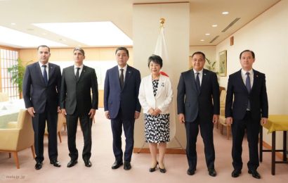 Посол Таджикистана встретился с Министром иностранных дел Японии