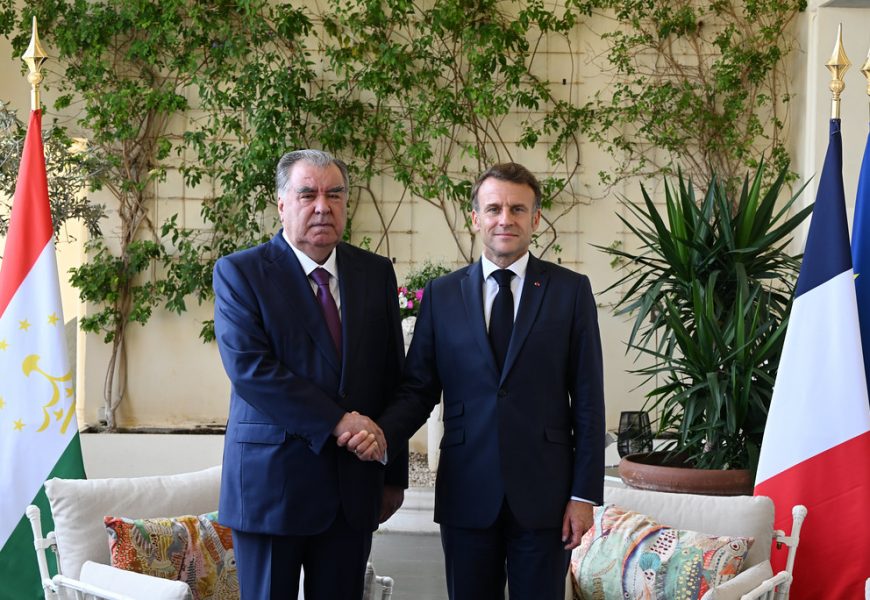 Президент Таджикистана провёл встречу с Президентом Франции
