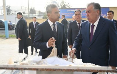 Президенти Ҷумҳурии Тоҷикистон Эмомалӣ Раҳмон дар шаҳри Хуҷанд корхонаи коркарди меваю сабзавоти ҶДММ «ДороАртФуд»-ро ба истифода доданд