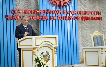 Мулоқоти Пешвои миллат Эмомалӣ Раҳмон бо кормандони НБО «Роғун» ва фаъолони шаҳри Роғун
