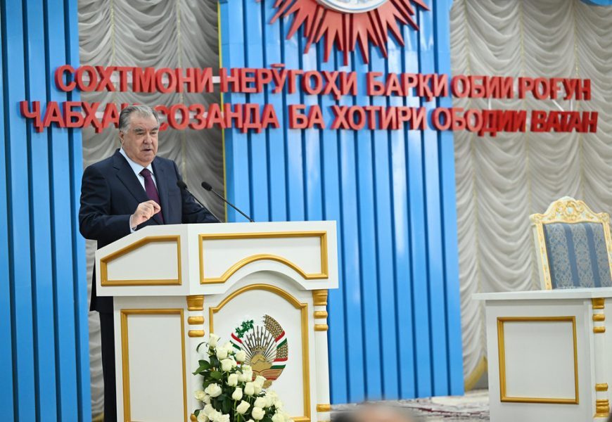 Мулоқоти Пешвои миллат Эмомалӣ Раҳмон бо кормандони НБО «Роғун» ва фаъолони шаҳри Роғун
