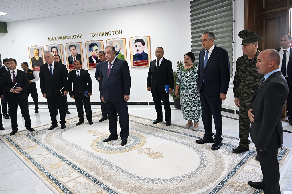 Ифтитоҳи фосилавии 3 муассисаи таҳсилоти миёнаи умумӣ, 2 кӯдакистон, Маркази варзишии сайёҳӣ ва осорхонаи таърихӣ дар ноҳияи Ховалинг
