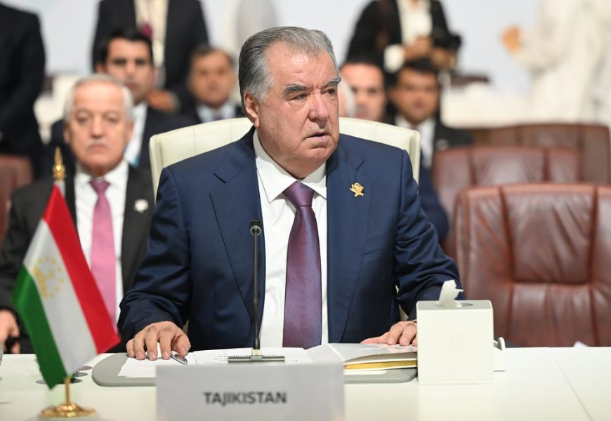 Президенти Ҷумҳурии Тоҷикистон дар ҷаласаи ғайринавбатии сарони кишварҳои арабӣ ва аъзои Созмони ҳамкории исломӣ иштирок намуданд