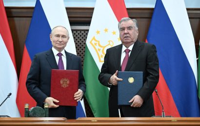Церемония подписания и обмена документами о сотрудничестве между Таджикистаном и Россией