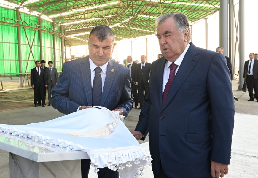 Сафари кории Сарвари давлат Эмомалӣ Раҳмон ба ноҳияи Данғара Сафари кории Сарвари давлат Эмомалӣ Раҳмон ба ноҳияи Данғара