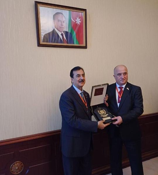 Файзалӣ Идизода бо Саид Юсуф Ризо Гилонӣ мулоқот намуд