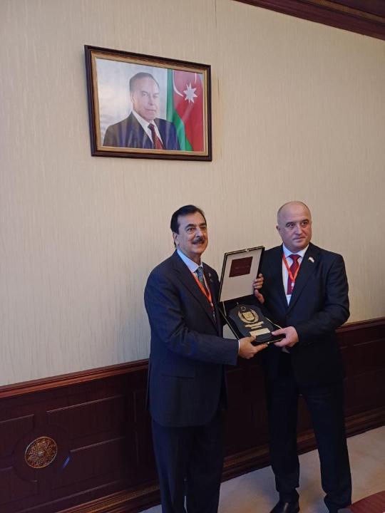 Файзалӣ Идизода бо Саид Юсуф Ризо Гилонӣ мулоқот намуд