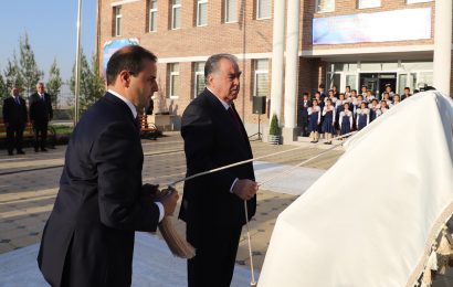 Идомаи сафари кории Пешвои миллат Эмомалӣ Раҳмон дар вилояти Хатлон Идомаи сафари кории Пешвои миллат Эмомалӣ Раҳмон дар вилояти Хатлон