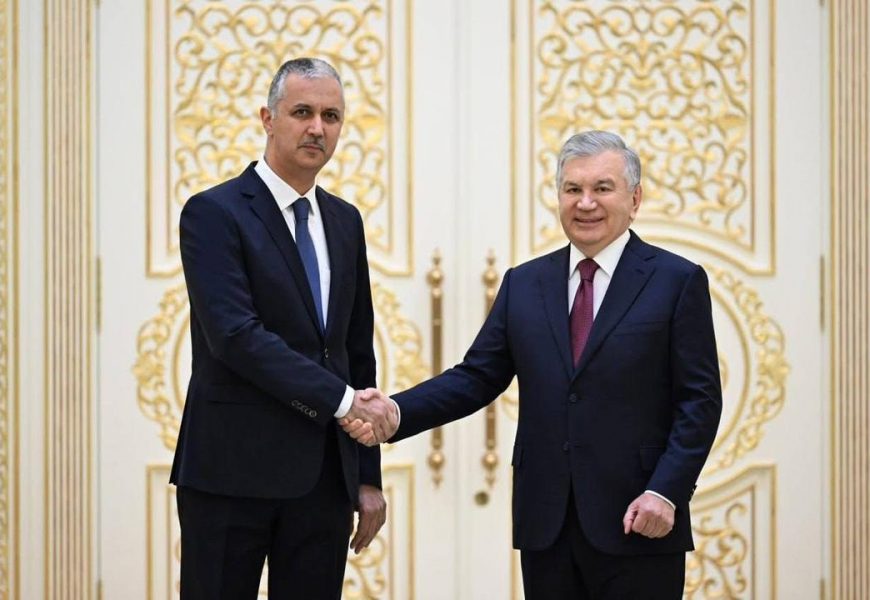 Сафири Тоҷикистон эътимодномаи худро ба Президенти Ӯзбекистон cупорид