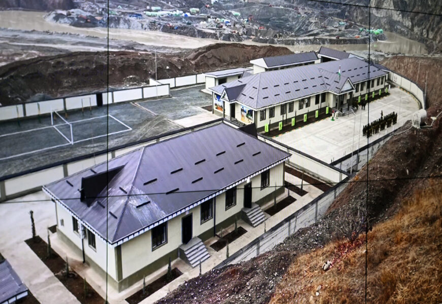 Майдони танкронӣ ва 4 дидбонгоҳи сарҳадӣ дар марзи Тоҷикистону Афғонистон ба истифода дода шуд Майдони танкронӣ ва 4 дидбонгоҳи сарҳадӣ дар марзи Тоҷикистону Афғонистон ба истифода дода шуд