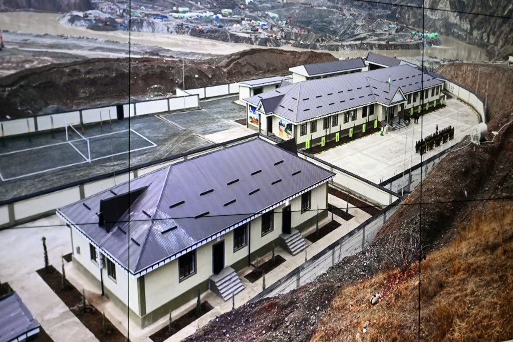 Майдони танкронӣ ва 4 дидбонгоҳи сарҳадӣ дар марзи Тоҷикистону Афғонистон ба истифода дода шуд Майдони танкронӣ ва 4 дидбонгоҳи сарҳадӣ дар марзи Тоҷикистону Афғонистон ба истифода дода шуд