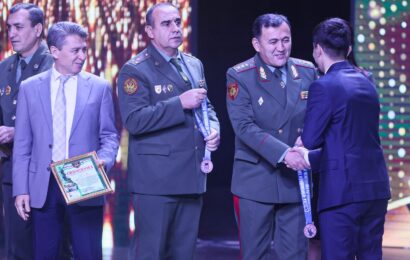 Дар Душанбе маросими супоридани медалҳо ба футболбозони КМВА баргузор шуд Дар Душанбе маросими супоридани медалҳо ба футболбозони КМВА баргузор шуд