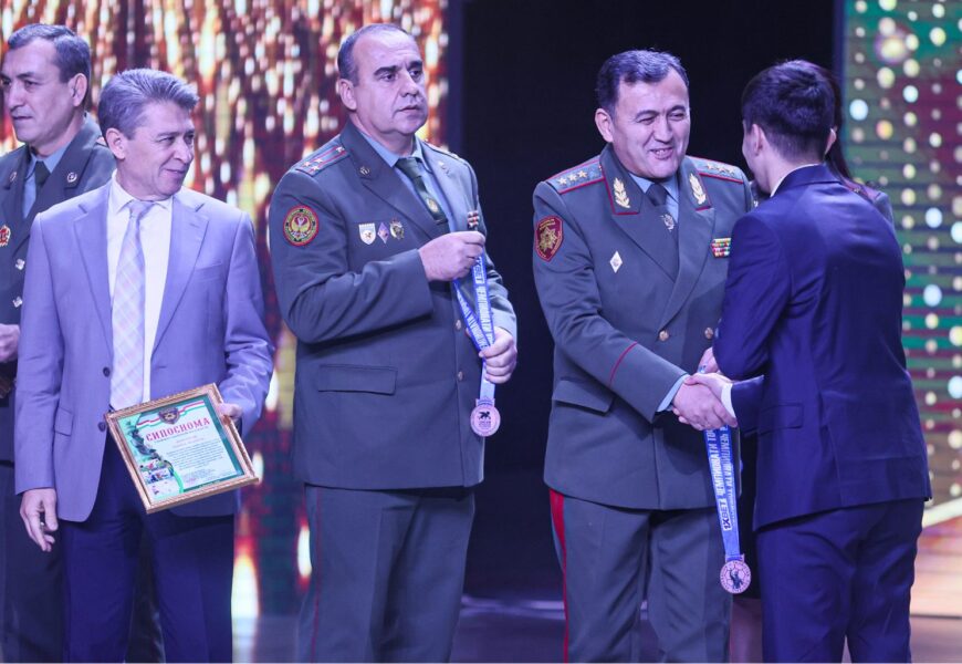 Дар Душанбе маросими супоридани медалҳо ба футболбозони КМВА баргузор шуд Дар Душанбе маросими супоридани медалҳо ба футболбозони КМВА баргузор шуд