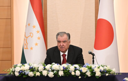 Президенти Ҷумҳурии Тоҷикистон дар Ҷопон бо донишҷӯёни тоҷик мулоқот намуданд Президенти Ҷумҳурии Тоҷикистон дар Ҷопон бо донишҷӯёни тоҷик мулоқот намуданд