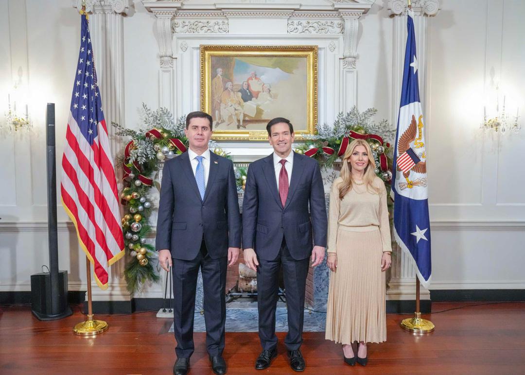 Мулоқоти Сафири Тоҷикистон бо Котиби давлатии Иёлоти Муттаҳидаи Амрико Мулоқоти Сафири Тоҷикистон бо Котиби давлатии Иёлоти Муттаҳидаи Амрико