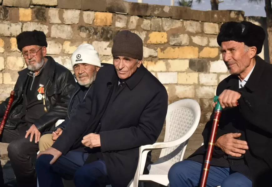 Хизматчиёни пойгоҳи ҳарбии 201-уми Русия собиқадорони ҶБВ-ро бо Соли нав табрик намуданд Хизматчиёни пойгоҳи ҳарбии 201-уми Русия собиқадорони ҶБВ-ро бо Соли нав табрик намуданд